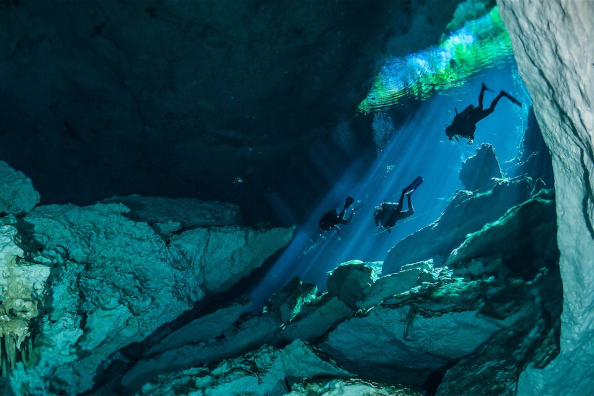 Cenote Dos Ojos diving